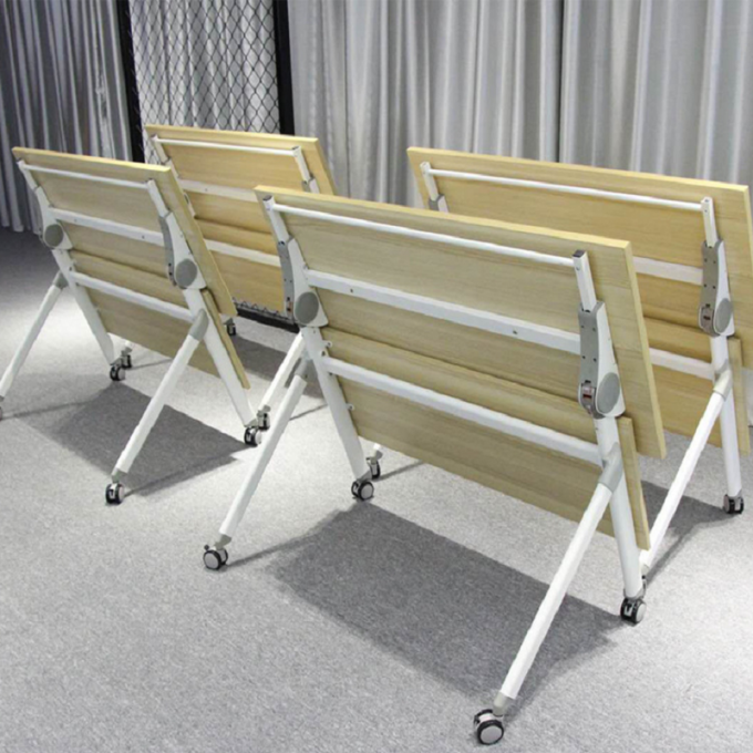 Tampos da mesa dobráveis de dobramento de madeira da conferência das mesas da sala do treinamento de sala de aula com rodas