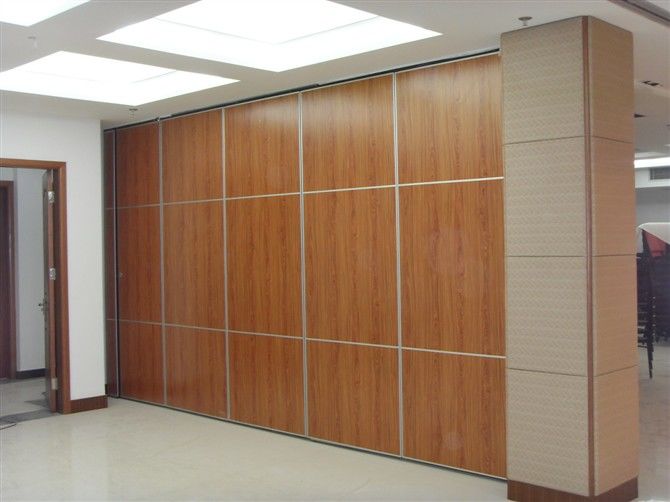 Sistema de suspensão decorativo acústico moderno dos divisores de sala da madeira compensada contínua