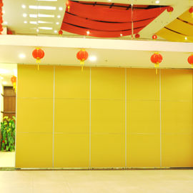 Paredes de separação móveis amarelas, sala de conferências do hotel que desliza portas de dobramento da separação