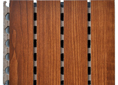 Som sulcado de madeira do auditório ECO - painéis absorventes, difusor sadio de madeira