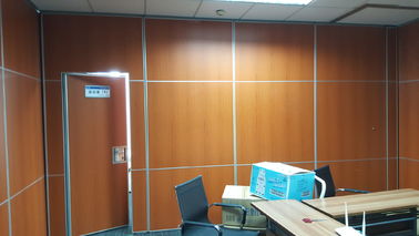 O deslizamento do anúncio publicitário modular monta a parede de separação sadia da prova para a sala do escritório