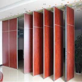 O interior que pendura a parede móvel da dobradura acústica decorativa divide o sistema