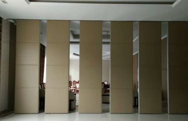 Porta de balanço dobrável que desliza os painéis de madeira que dobram separações do painel de parede para a sala de reunião do escritório