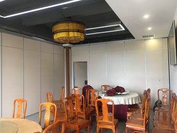 Divisores de sala acústicos operáveis de superfície da melamina para o restaurante/o deslizamento da parede de separação