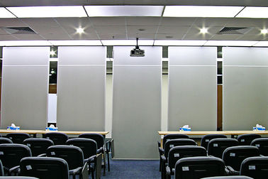 Paredes de separação deslizantes de superfície do couro à prova de som para a sala de conferências/divisores móveis da parede