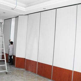 Paredes de separação de dobramento à prova de som de madeira Singapura/sistemas móveis do escritório da parede de separação