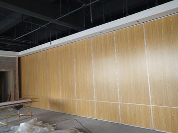 Multi sistema da parede de separação do restaurante da cor com o trole de alumínio que desliza portas de dobradura