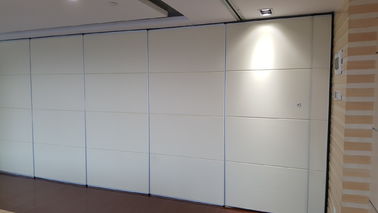 Sala de conferências que dobra o sistema de suspensão de suspensão de alumínio operável das paredes de separação