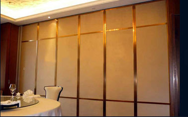 Paredes de separação à prova de som interiores do hotel da porta deslizante que dobram separações operáveis para o banquete Salão com várias cores