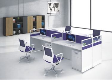 As multi separações do mobiliário de escritório da cor, o vidro geado e a mesa da placa do metal abrem a estação de trabalho do escritório de 4 pessoas