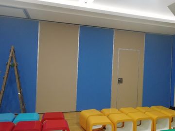 As paredes de separação deslizantes flexíveis decorativas da multi cor/personalizaram o divisor de sala dobrável