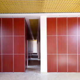 Paredes de separação móveis de dobramento deslizantes operáveis da porta de madeira dos interiores para a sala de reunião de Salão do banquete