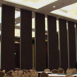 Superfície de dobramento interior da tela das paredes de separação do divisor de sala para o salão de baile