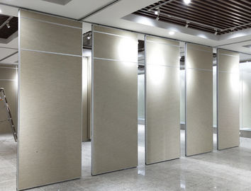 As separações acústicas da parede de salão de exposição fazem isolamento sonoro paredes móveis