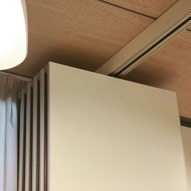 Separação de dobramento deslizante operável de madeira do hotel/parede de separação móvel acústica