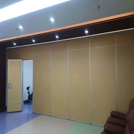 A sala sadia durável da prova divide os painéis decorativos de suspensão acústicos removíveis de madeira