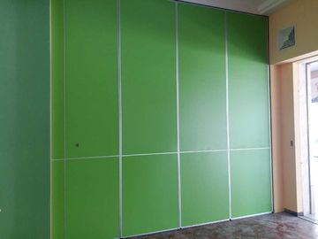Projete a trilha móvel da parede que desliza a parede de separações acústica para a sala de aula