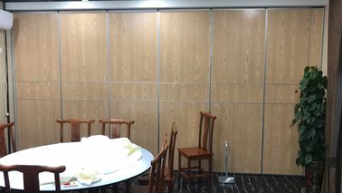 Separações removíveis da parede da dobradura à prova de som operável de alumínio do restaurante das paredes do perfil