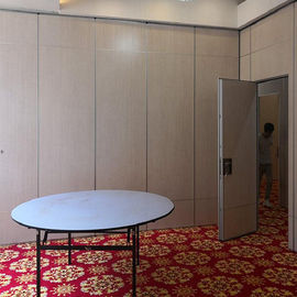 O móvel acústico do salão de baile mura o sistema que dobra-se deslizando paredes de separação para o banquete Salão