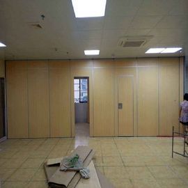 Portas móveis da separação da sala de aula que deslizam paredes de separação de dobramento para o escritório