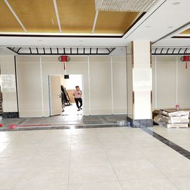 Madeira operável do sistema da parede de Filipinas que desliza separações acústicas de dobramento para a sala de conferências