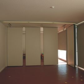 Escola que desliza paredes de separação móveis das portas de dobradura para salas de aula