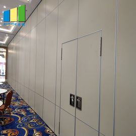 Paredes deslizantes acústicas do sistema móvel da separação com a porta para a convenção salão