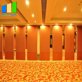 Separações acústicas de madeira do restaurante dos divisores de sala que dobram paredes móveis interiores