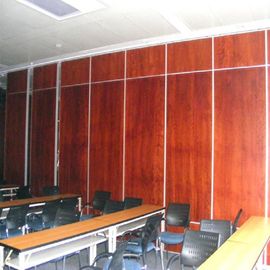 Tela acústica da sala de reunião que dobra separações móveis da parede para o centro de conferências