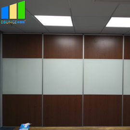 A prova sadia divide paredes de separação móveis do Mdf do painel acústico de divisor de sala do acordeão das portas de dobradura em Dubai