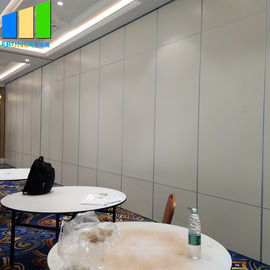 Divisores de sala acústicos retráteis de alumínio da porta de dobradura que dobram a parede de separação portátil para o hotel