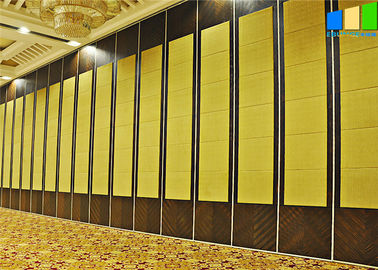 Superfícies da tampa da tela ou do couro que deslizam o divisor de sala das paredes de separação para o hotel