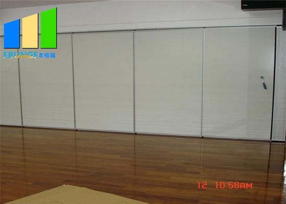 Paredes de separação acústicas de madeira estratificadas brancas da porta de dobramento da sala de aula de Malásia