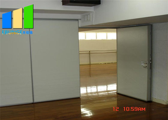 Paredes de separação acústicas de madeira estratificadas brancas da porta de dobramento da sala de aula de Malásia