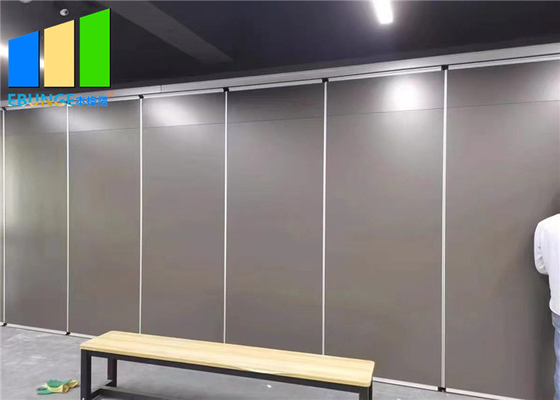 As paredes móveis soam a prova que dobra a separação alta para o escritório/sala de aula