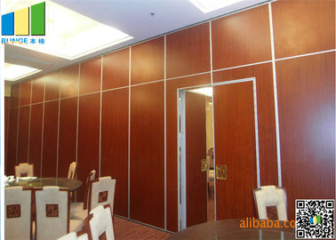 As paredes de separação móveis acústicas interiores do restaurante escolhem o rolo
