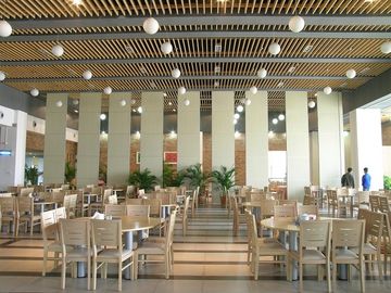 Ideal para uso comercial e hospitalar Paredes divisórias deslizantes dobráveis com tecnologia insonorizada