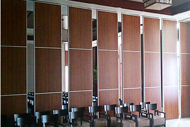 Som interior da sala de conferências que impermeabiliza paredes e separações deslizantes móveis da porta