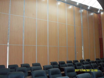 Parede de separação móvel da sala de conferências da dobradura acústica com rodas