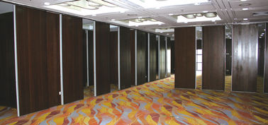 divisores de sala de conferências da altura de 6m com a trilha do alumínio da superfície da melamina