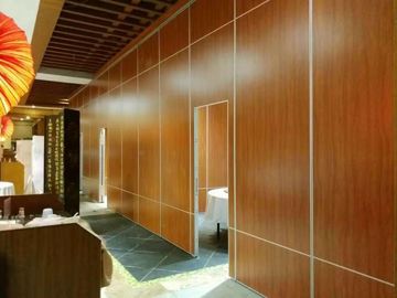 divisores de sala acústicos da altura de 4m, paredes de separação operáveis retráteis do quadro de alumínio