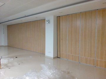 Salas móveis que dividem paredes de separações retráteis do sistema no aeroporto