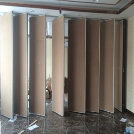 A separação acústica almofada a parede de separação móvel de alumínio da insonorização para o hotel
