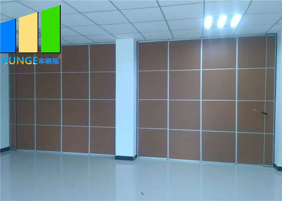 Paredes de separação de dobramento acústicas operáveis materiais do painel de madeira para o projeto da parede de separação do escritório