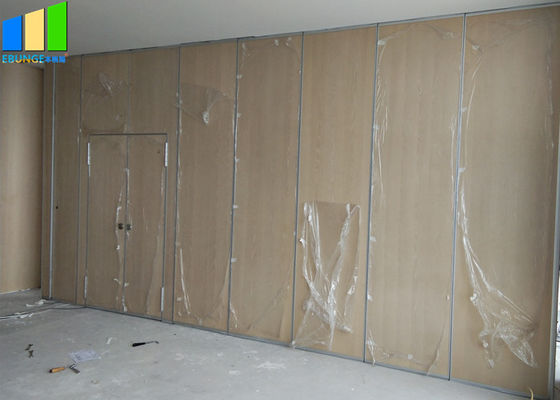 Parede de separação móvel acústica de dobramento dos divisores de sala da parede de separação com porta