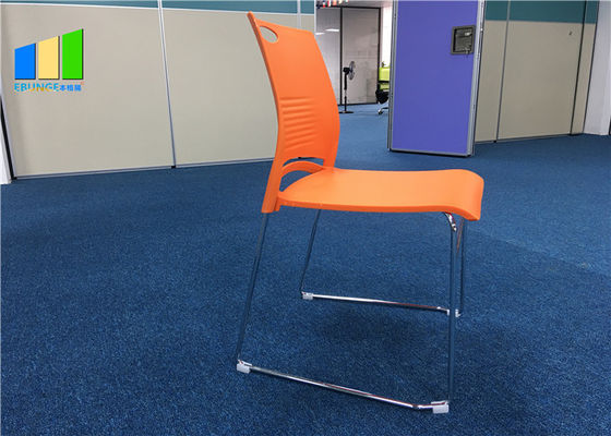 A cadeira plástica do visitante do escritório do polipropileno personalizou cadeiras de formação empilháveis