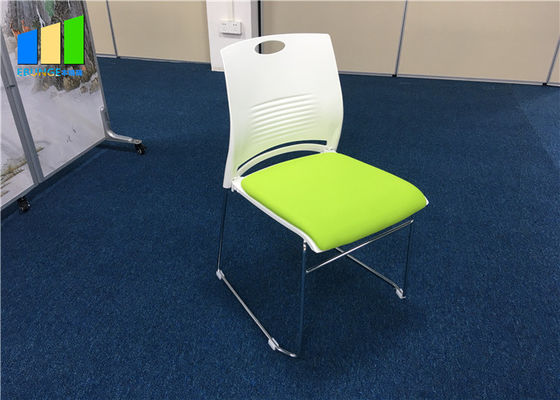 As crianças do projeto moderno da mesa da estação de trabalho do mobiliário de escritório estudam a cadeira plástica empilhável do escritório da tela
