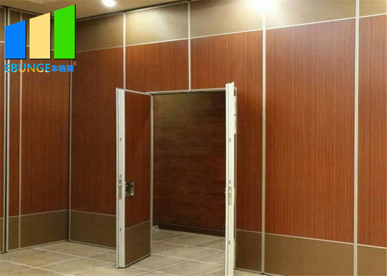 Soluções personalizáveis Parede divisória de acordeão Paredes divisórias dobráveis duráveis para salão de banquetes de hotéis