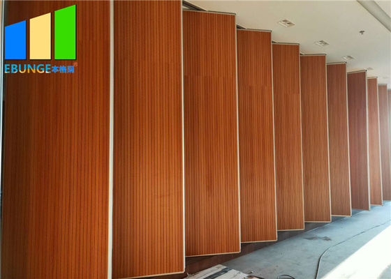 Soluções personalizáveis Parede divisória de acordeão Paredes divisórias dobráveis duráveis para salão de banquetes de hotéis