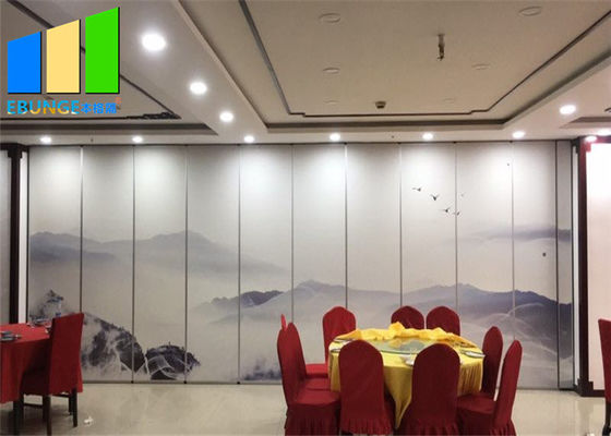 Soluções personalizáveis Parede divisória de acordeão Paredes divisórias dobráveis duráveis para salão de banquetes de hotéis